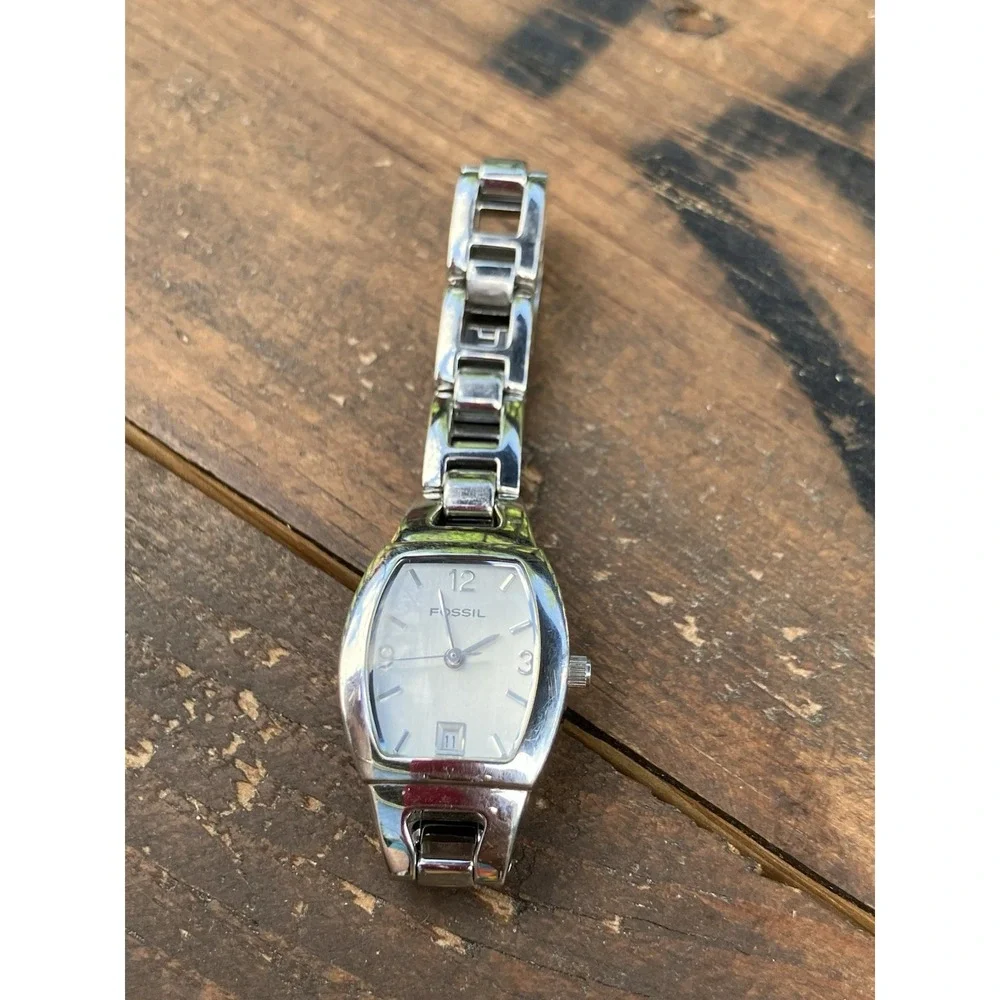 Fossil Women's Silver Tone Tonneau Wristwatch Date Window Stainless Steel